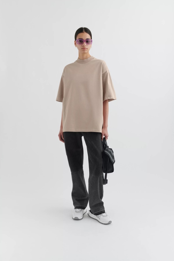 Formula Oversized T-shirt Light Taupe Axel Arigato