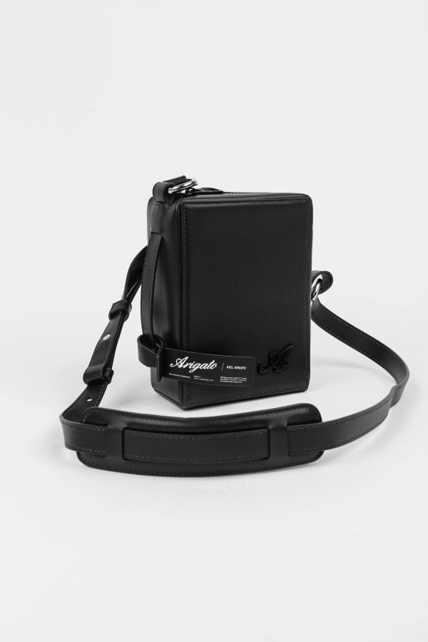 Cubic Leather Pouch Black Axel Arigato